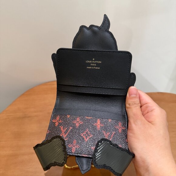 Louis Vuitton Calfskin Epi Catogram Dog Card Holder Gris - Picture 5 of 8